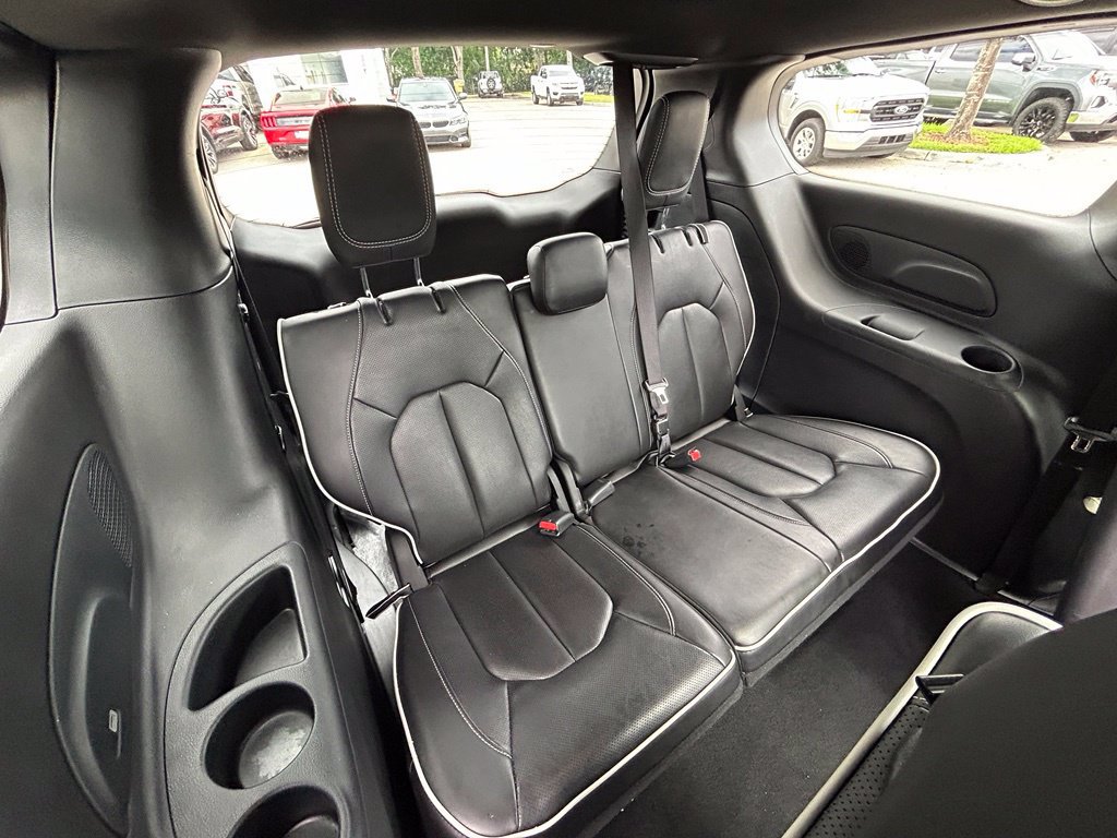 Used 2026 Chrysler Pacifica Limited FWD image 33