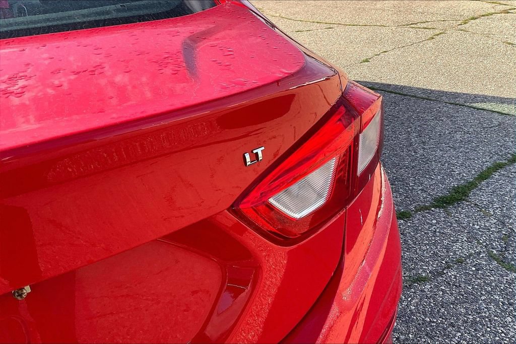 Used 2017 Chevrolet Cruze LT w/ Sun And Sound Package FWD image 6