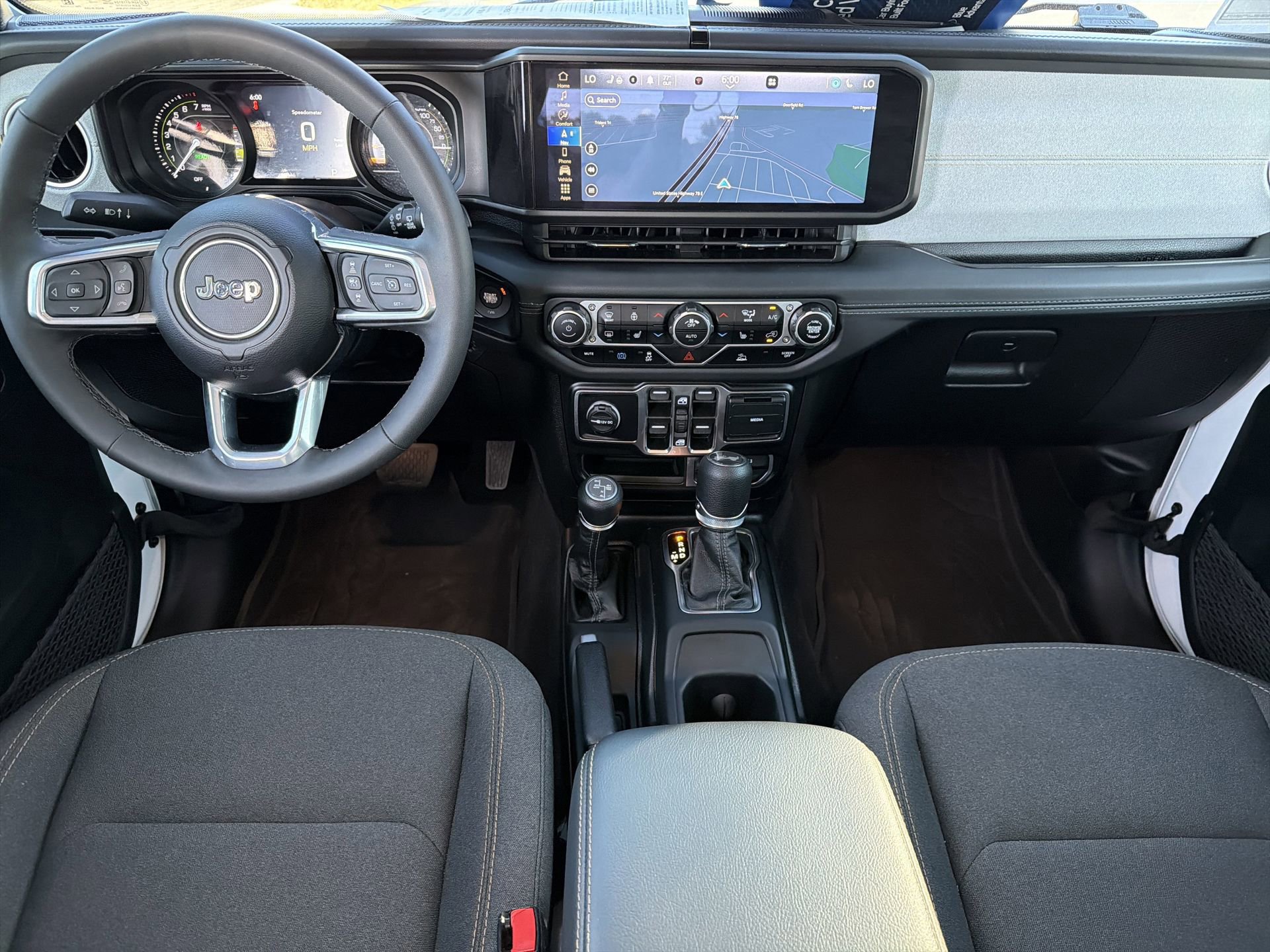 Used 2025 Jeep Wrangler Unlimited Sahara AWD/4WD image 9