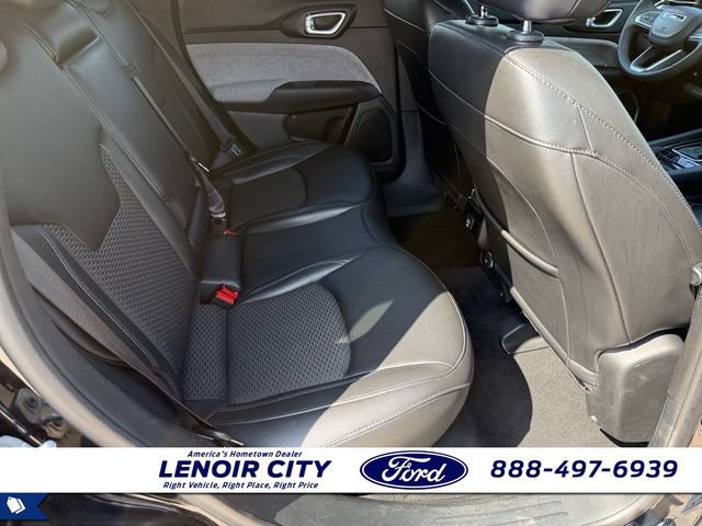 Used 2024 Jeep Compass Latitude AWD/4WD image 12