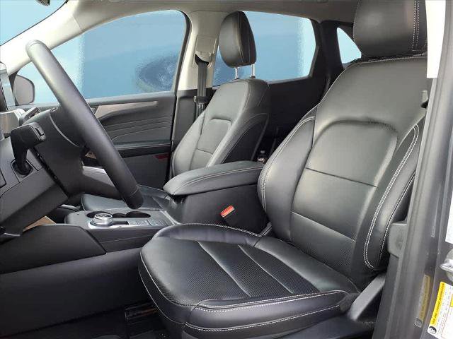 Certified 2022 Ford Escape Titanium w/ Class II Trailer Tow Package image 8