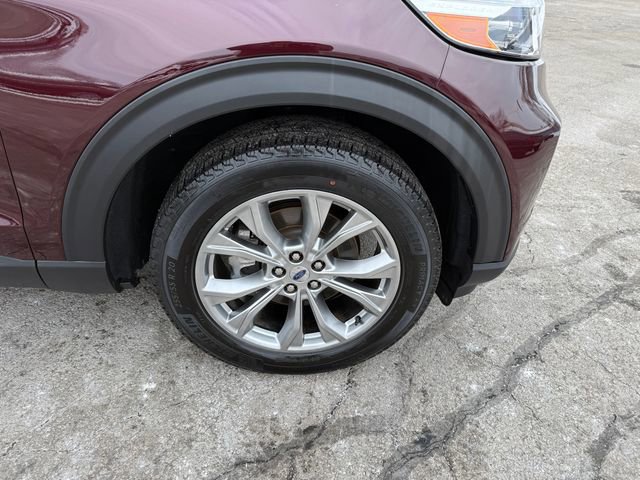 Certified 2022 Ford Explorer XLT w/ Equipment Group 202A image 29