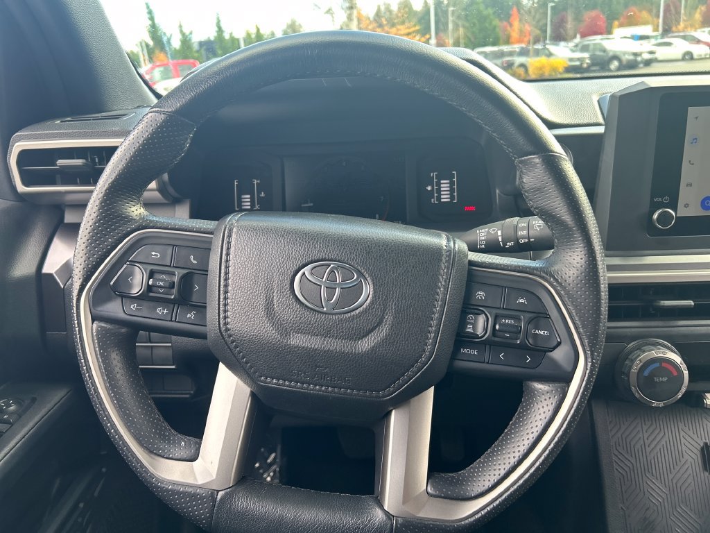 Used 2025 Toyota 4Runner SR5 AWD/4WD image 19