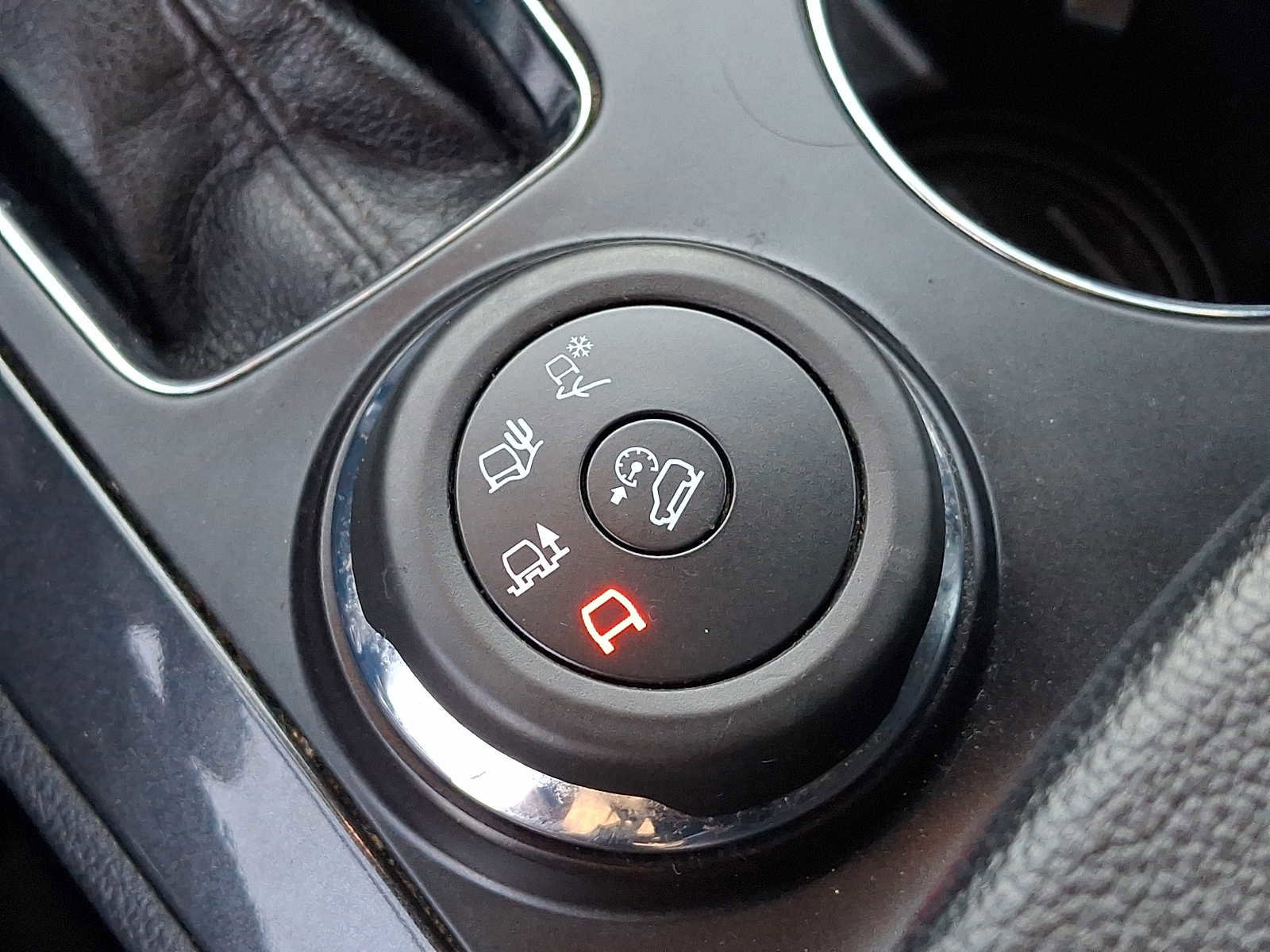 Certified 2019 Ford Explorer XLT w/ Equipment Group 202A image 26