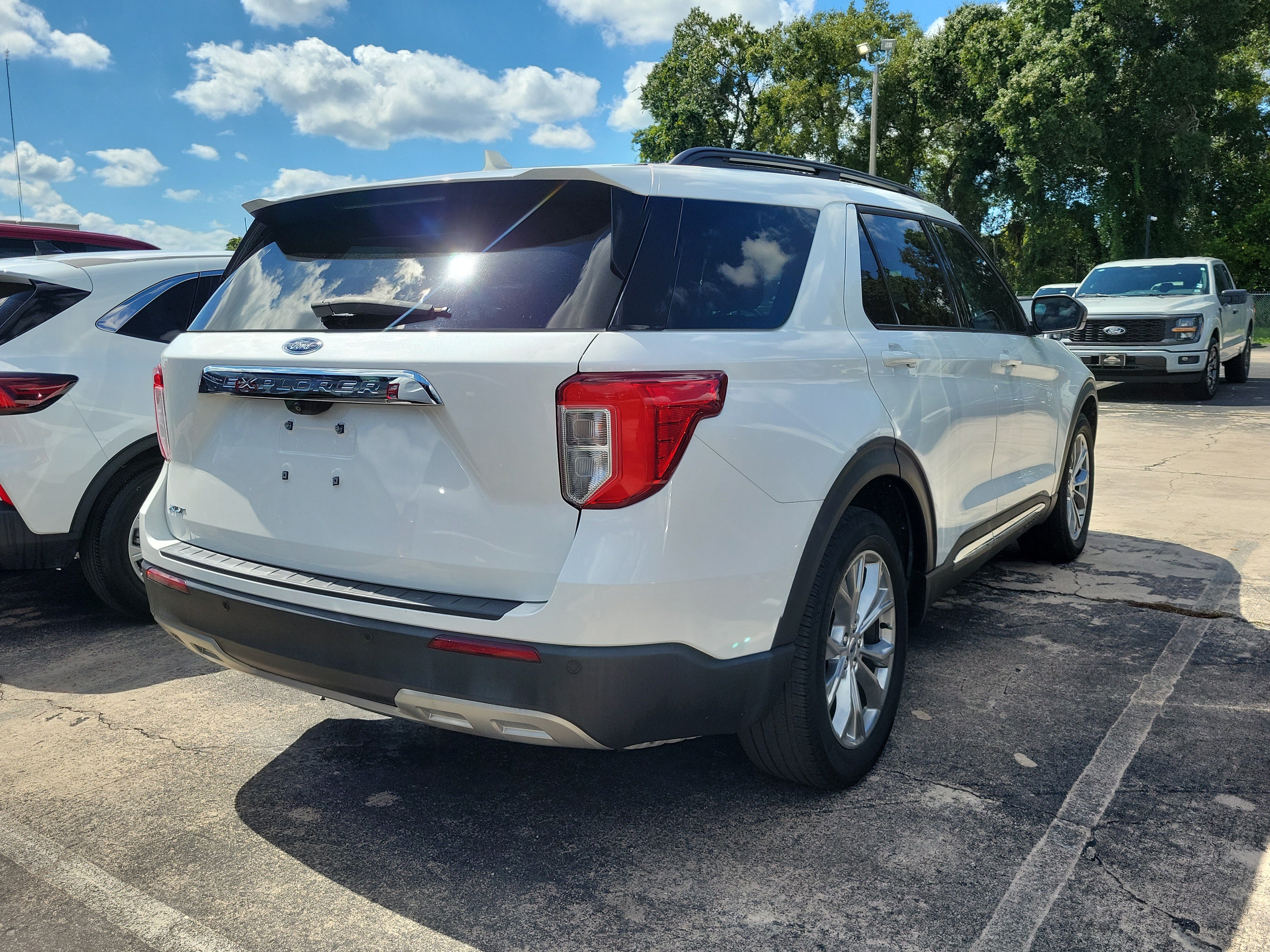 Certified 2024 Ford Explorer XLT w/ Equipment Group 202A RWD image 5