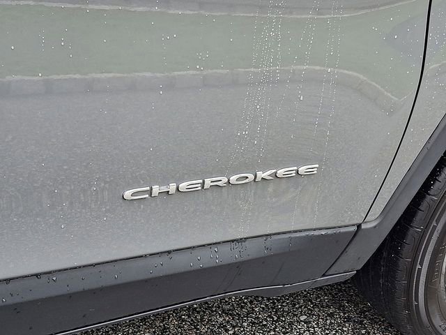 Used 2022 Jeep Cherokee Latitude Lux w/ Sun & Sound Group AWD/4WD image 24