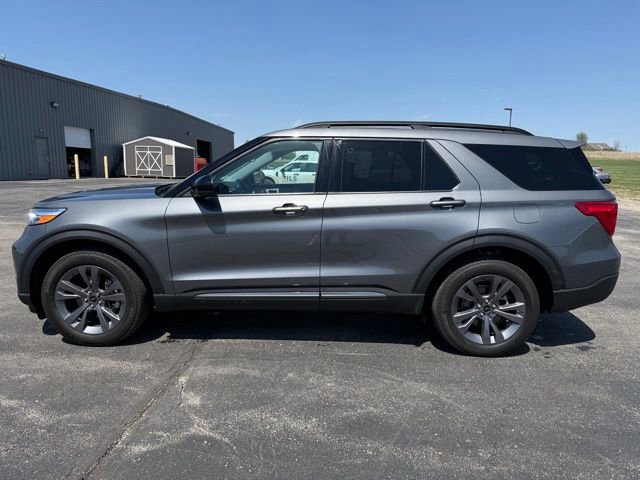 Certified 2024 Ford Explorer XLT w/ Equipment Group 202A AWD/4WD image 2