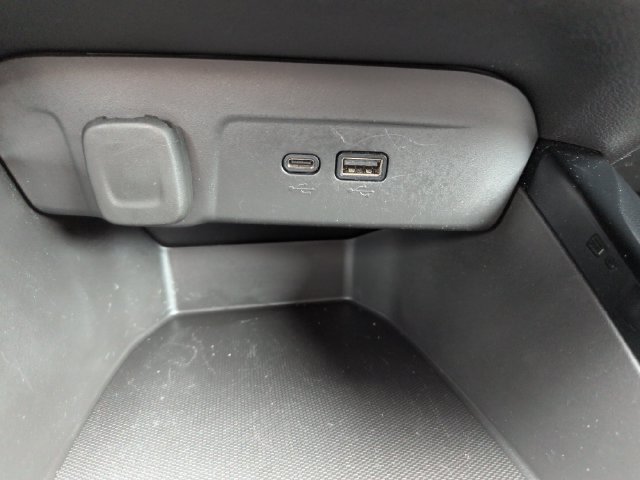 Used 2025 Chevrolet Trax RS w/ Driver Confidence Package FWD image 40