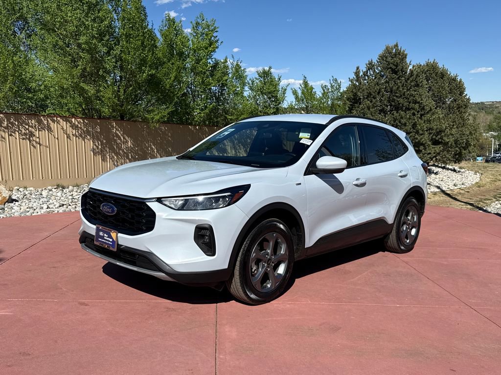 Certified 2025 Ford Escape ST-Line Select AWD/4WD image 4