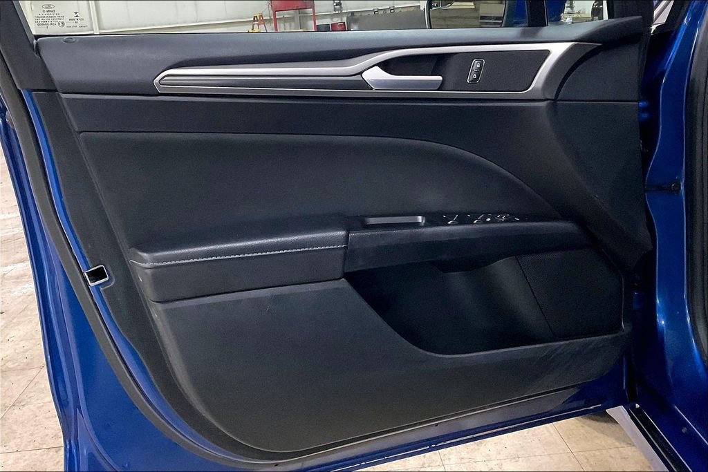 Certified 2017 Ford Fusion SE w/ Equipment Group 201A FWD image 21