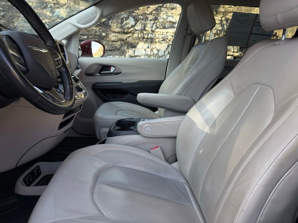 Used 2021 Chrysler Pacifica Touring-L image 21