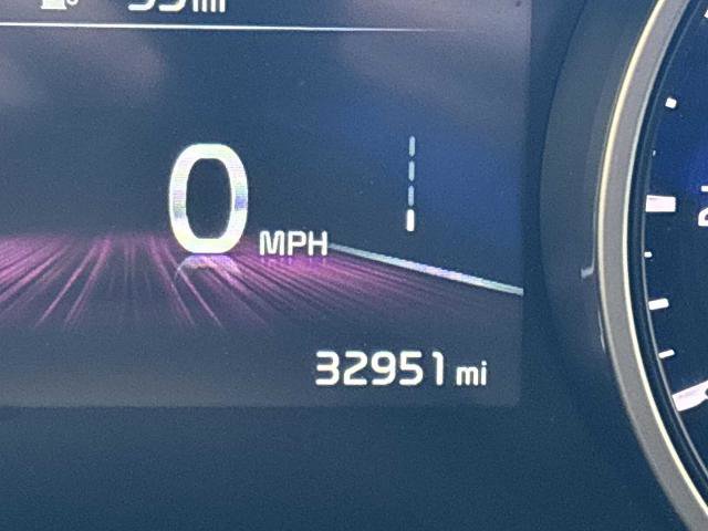 Used 2024 Kia Carnival EX image 11