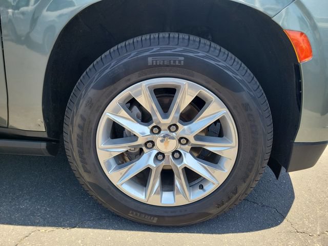 Used 2024 Chevrolet Suburban Premier w/ Premium Package 2 AWD/4WD image 6