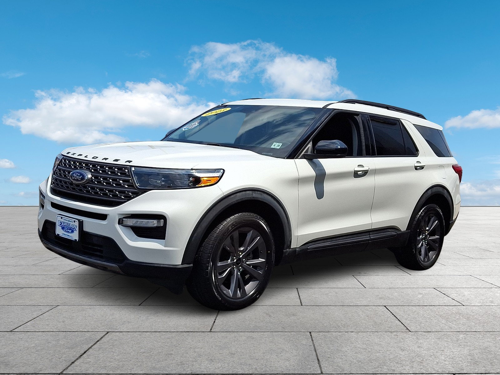 Certified 2023 Ford Explorer XLT w/ Equipment Group 202A AWD/4WD image 3