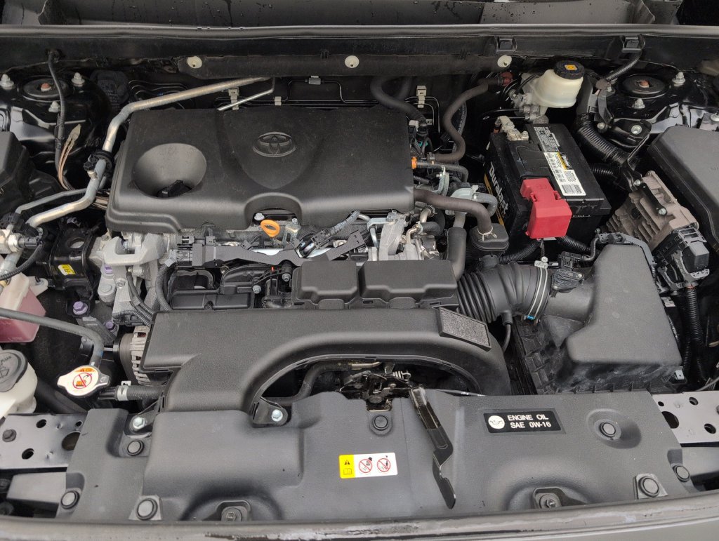 Used 2020 Toyota RAV4 LE FWD image 39