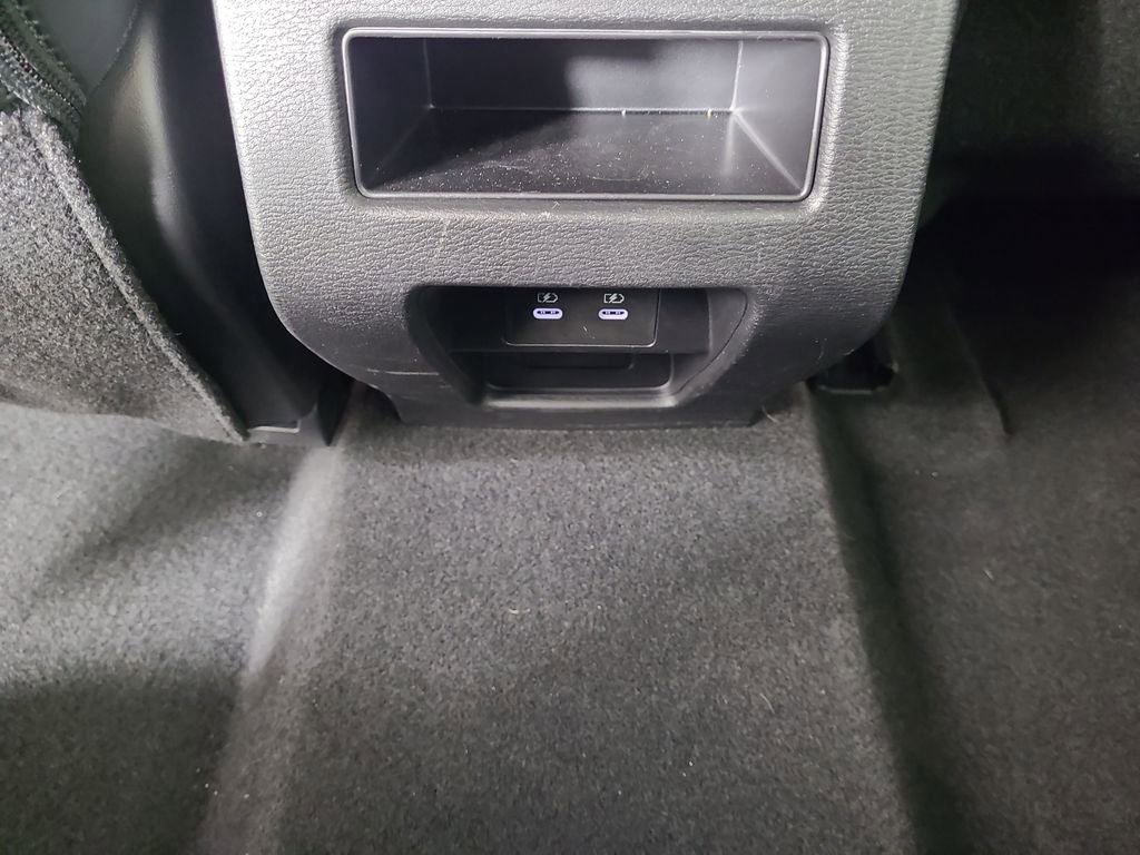 Used 2025 Mitsubishi Outlander AWD image 17