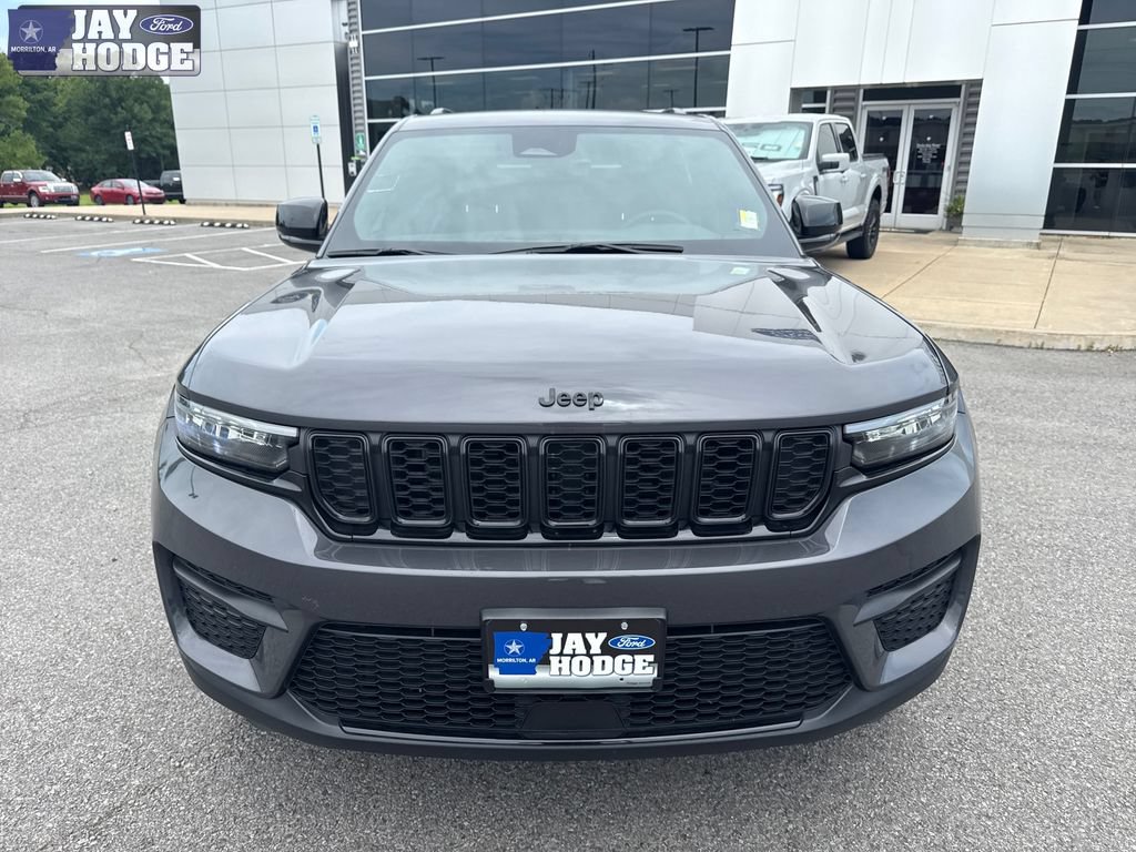 Used 2025 Jeep Grand Cherokee Altitude RWD image 11