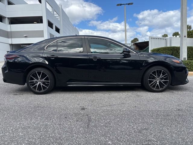 Used 2024 Toyota Camry SE image 4