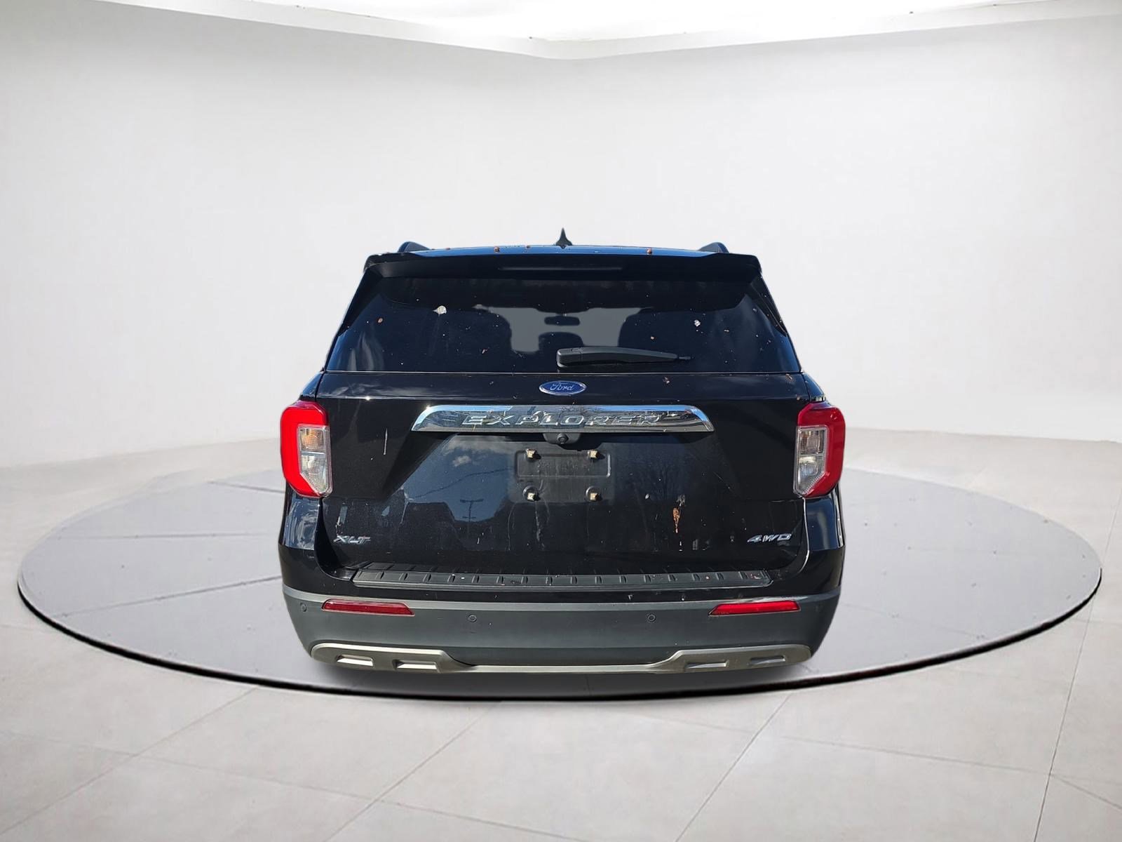 Certified 2022 Ford Explorer XLT w/ Equipment Group 202A image 4
