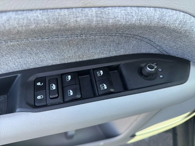Used 2023 Jeep Compass Latitude AWD/4WD image 22