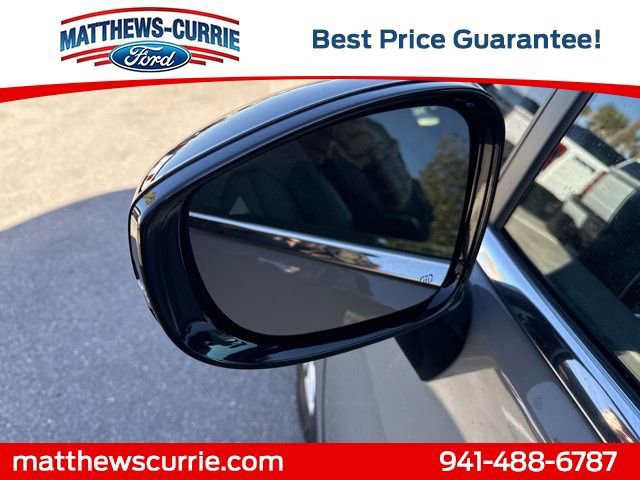 Used 2025 Chrysler Pacifica Select image 8