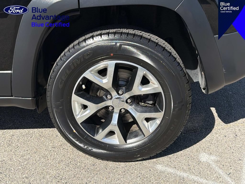 Used 2017 Jeep Cherokee Trailhawk AWD/4WD image 8