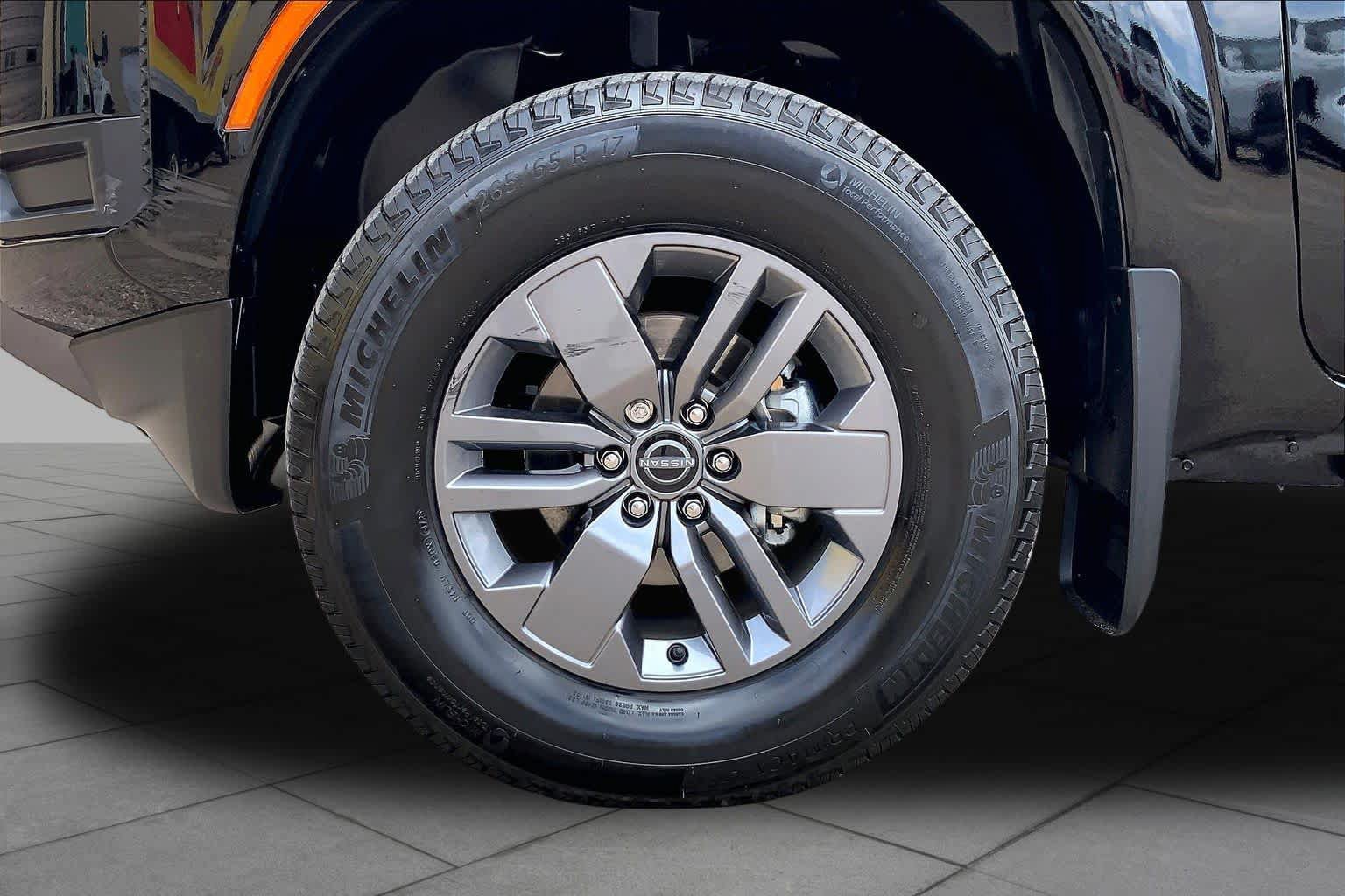 Used 2026 Nissan Frontier SV w/ All-Weather Content Package AWD/4WD image 11