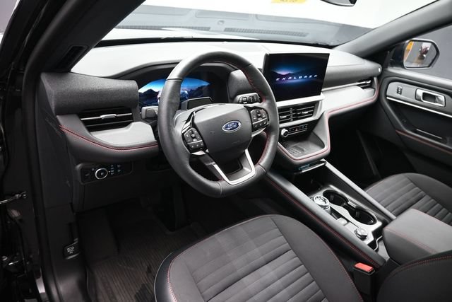 Certified 2025 Ford Explorer ST-Line w/ Premium Package AWD/4WD image 9