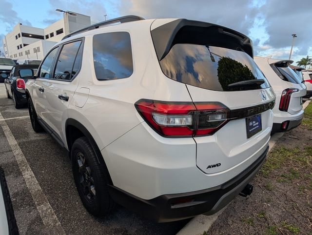 Used 2025 Honda Pilot TrailSport image 10