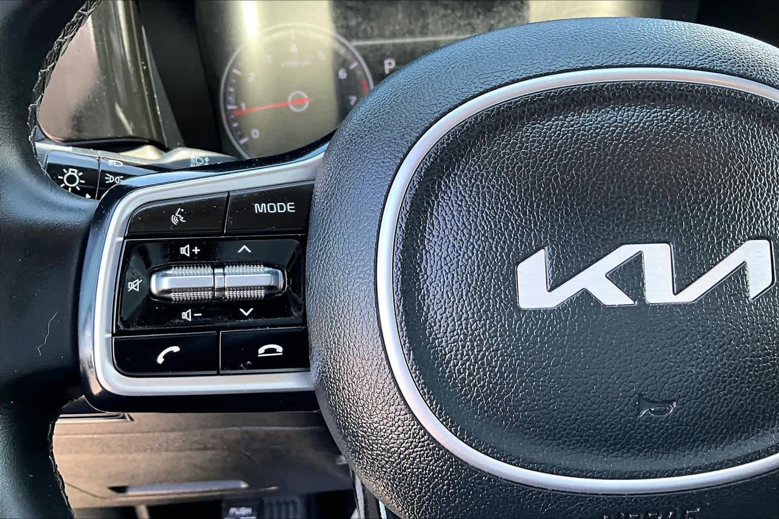 Used 2022 Kia Sorento S FWD image 22