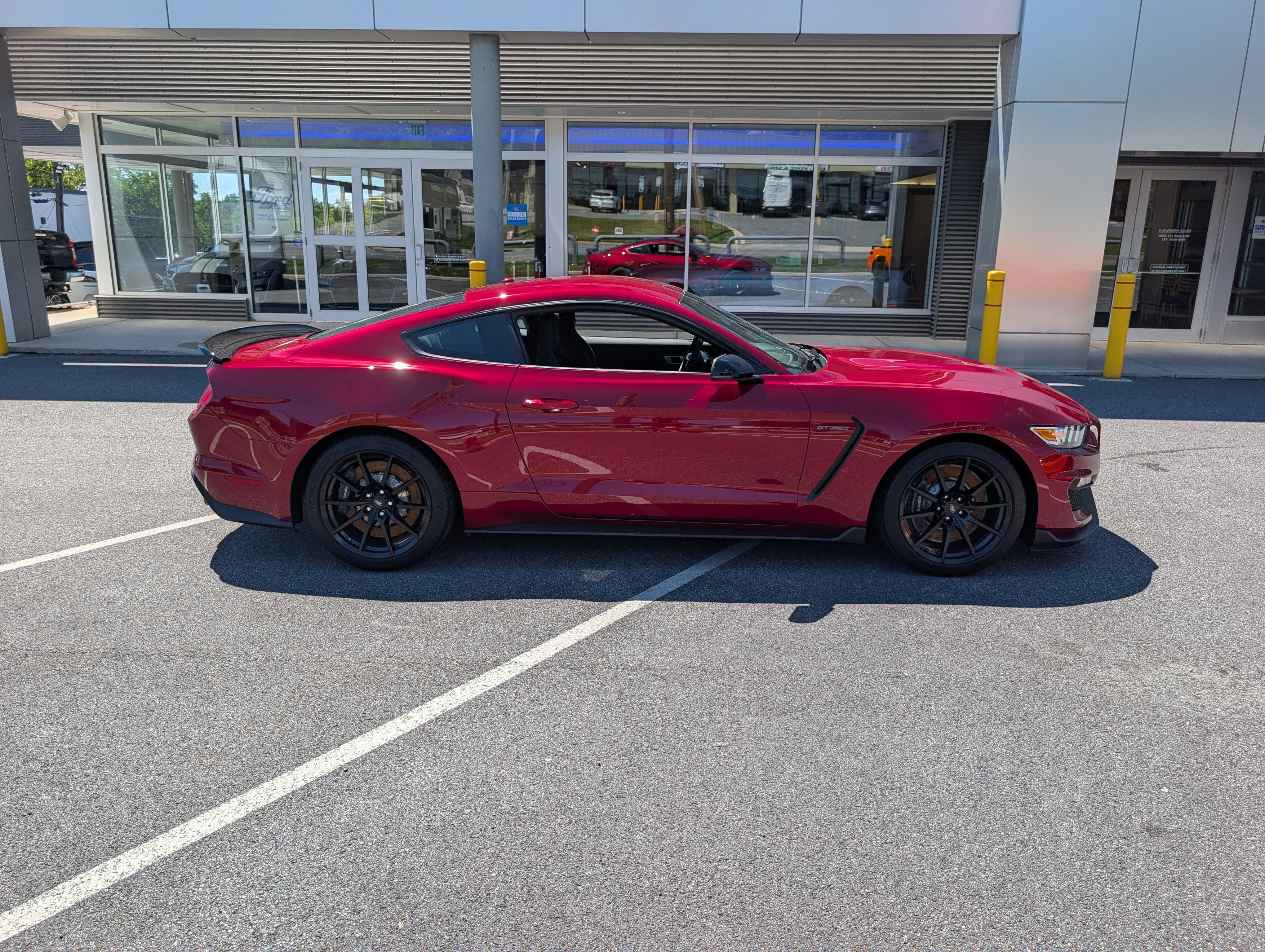 Certified 2018 Ford Mustang Shelby GT350 w/ Electronics Package RWD image 8