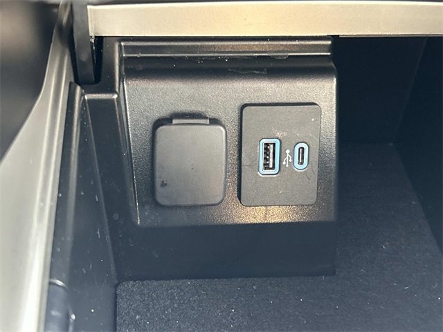 Certified 2022 Ford Explorer Limited w/ Limited Technology Package image 39