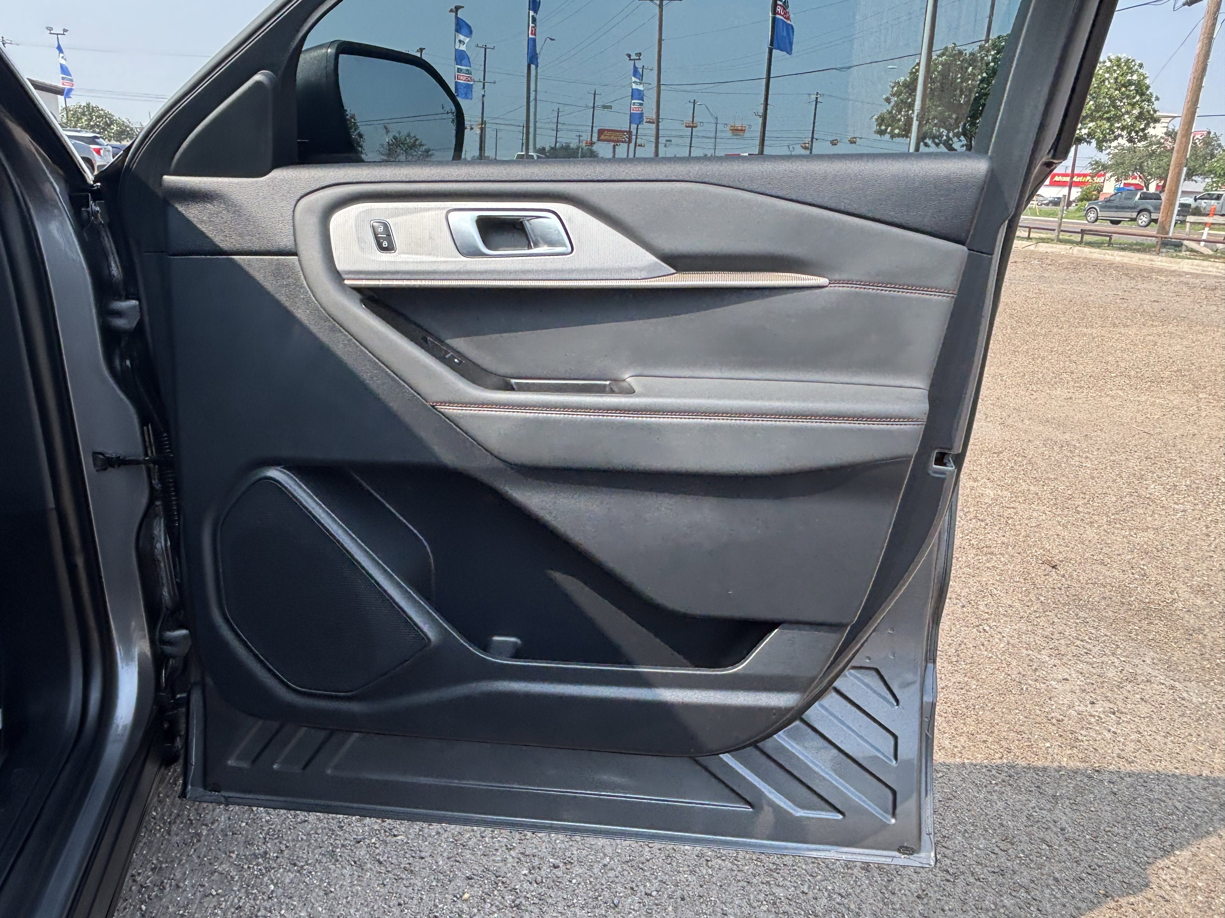 Certified 2025 Ford Explorer Active RWD image 26
