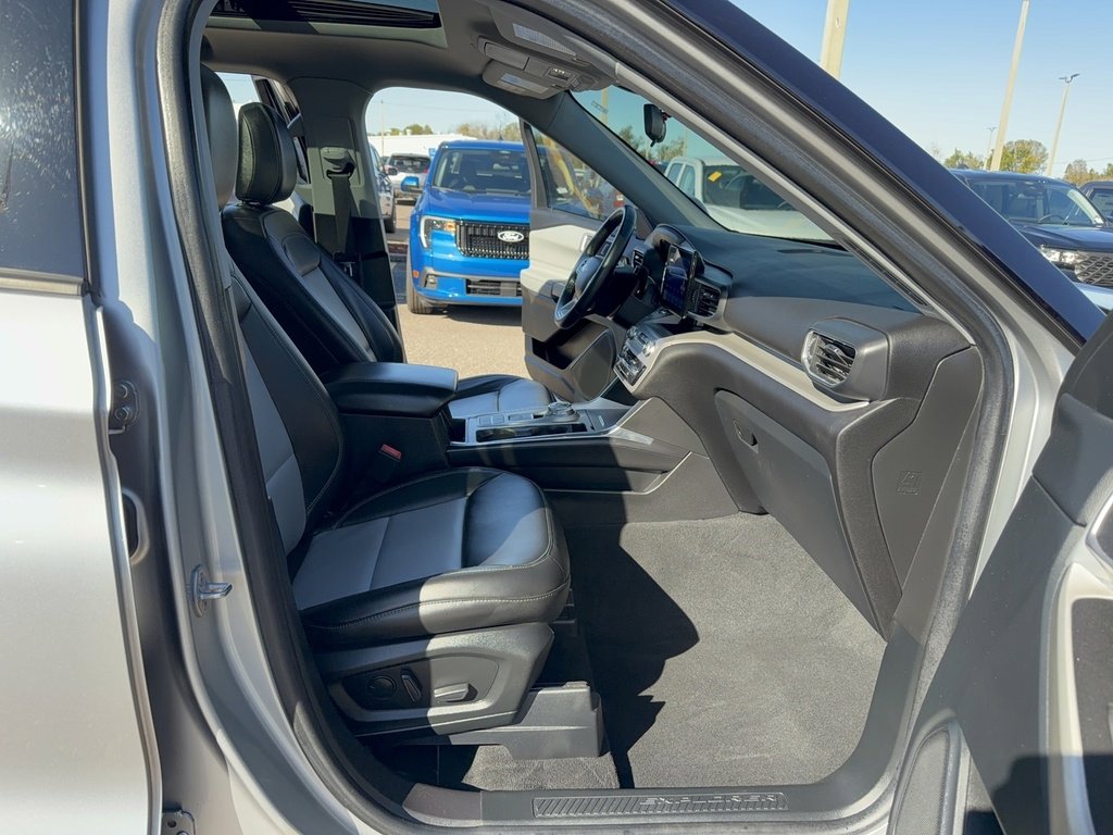 Certified 2022 Ford Explorer XLT w/ Equipment Group 202A image 14