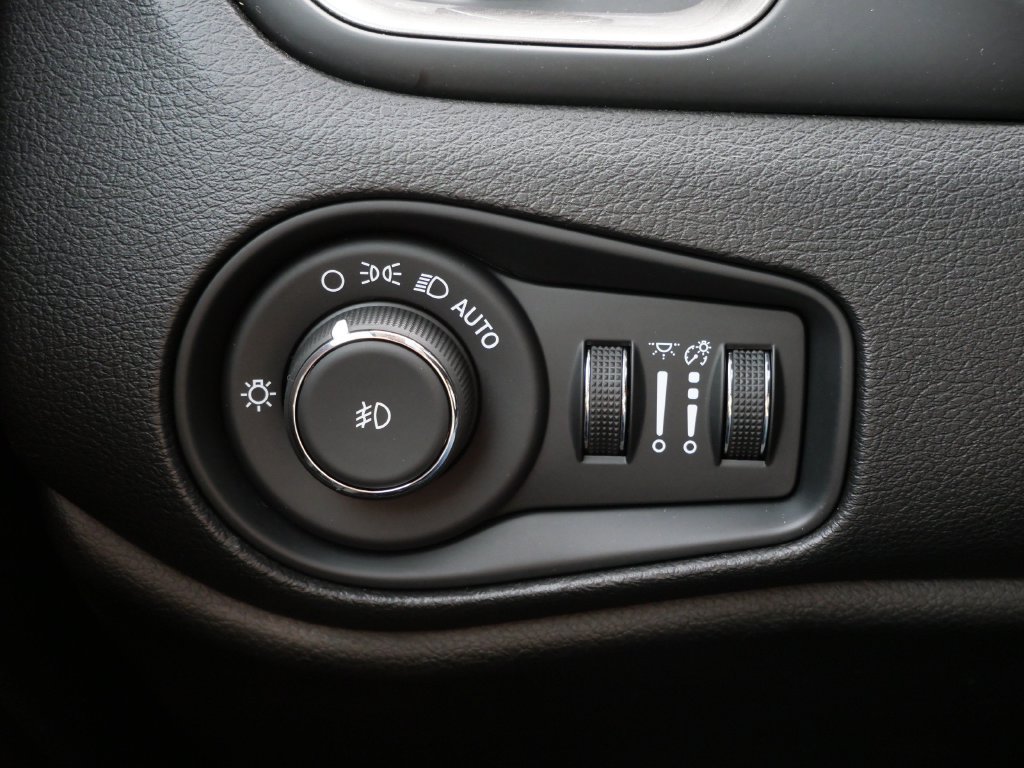 Used 2021 Jeep Renegade Limited w/ Sun & Sound Group AWD/4WD image 23