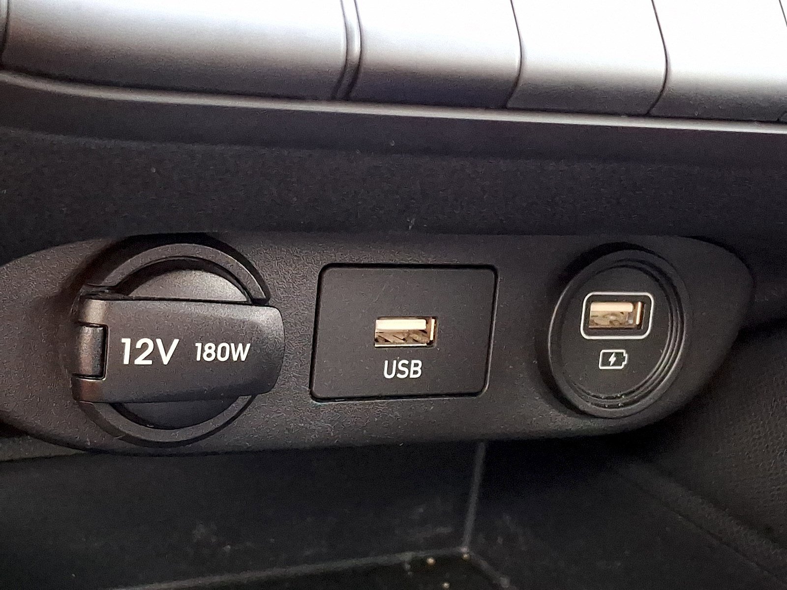 Used 2022 Hyundai Elantra SE FWD image 23