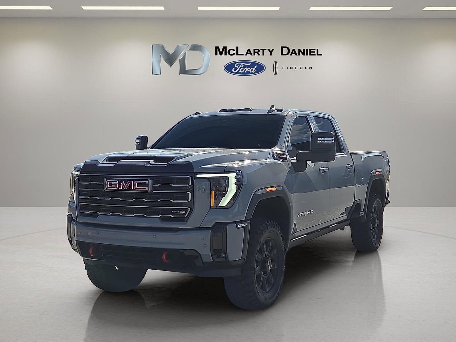 Used 2025 GMC Sierra 2500 AT4 w/ AT4 Premium Plus Package image 2