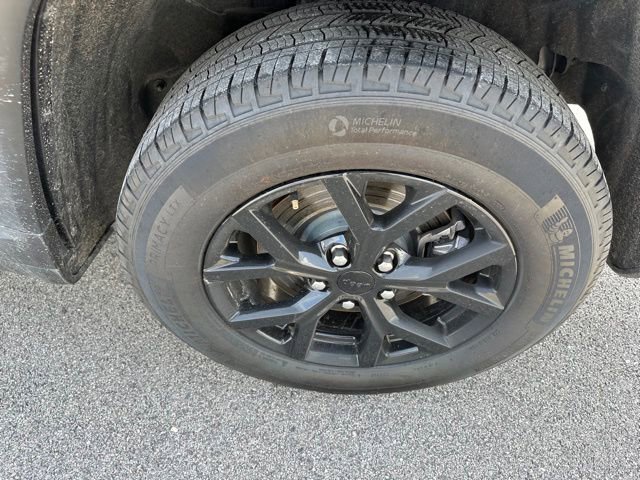 Used 2024 Jeep Grand Cherokee L Laredo AWD/4WD image 7