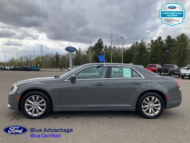 Used 2017 Chrysler 300 Limited AWD/4WD image 23