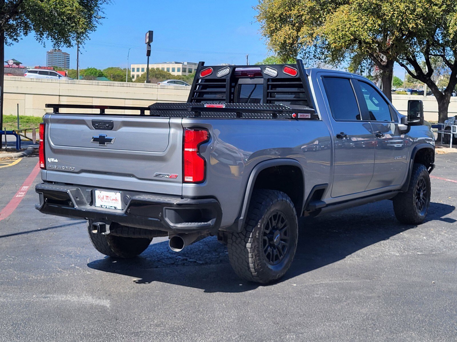Used 2025 Chevrolet Silverado 2500 ZR2 w/ Technology Package image 4