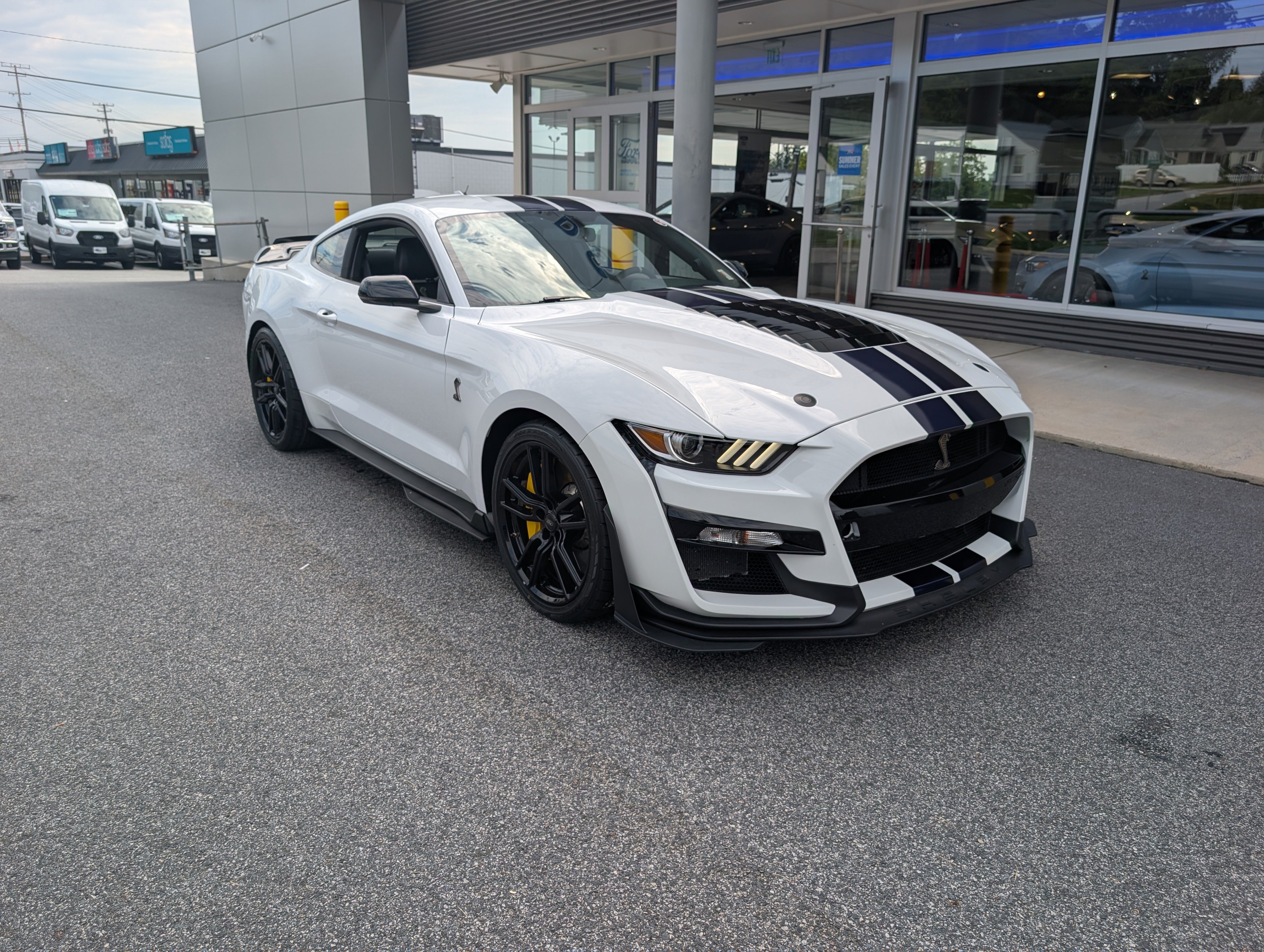 Certified 2022 Ford Mustang Shelby GT500 w/ Technology Package RWD image 8