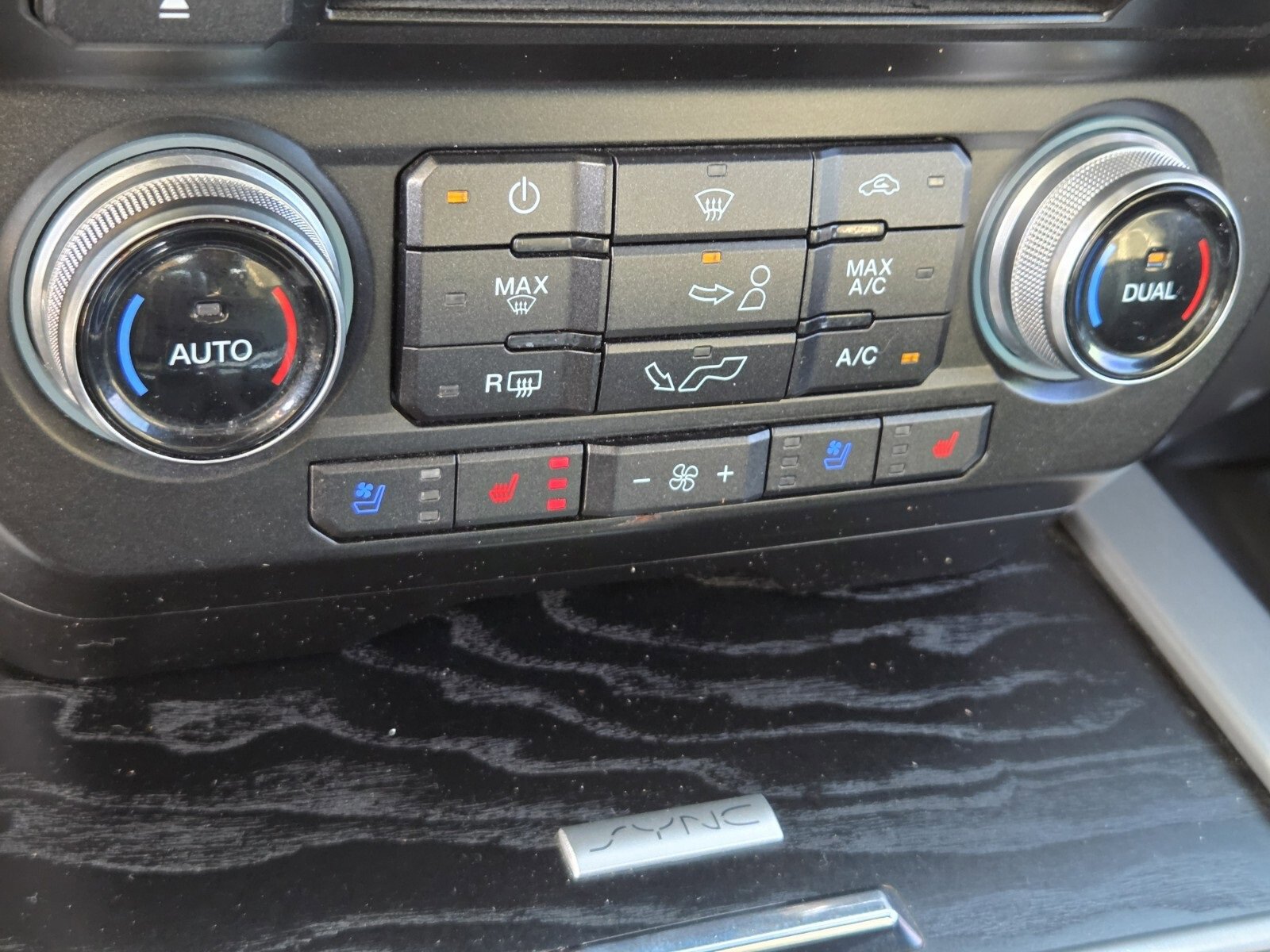 Certified 2018 Ford F150 Platinum w/ Equipment Group 701A Luxury image 23