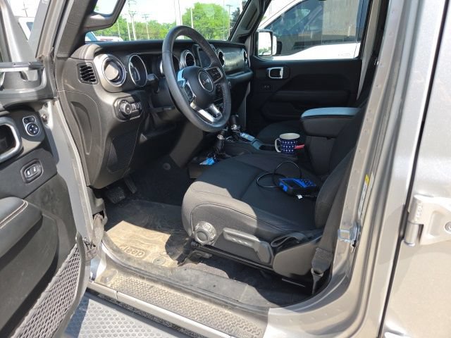 Used 2019 Jeep Wrangler Unlimited Sahara w/ Cold Weather Group AWD/4WD image 8