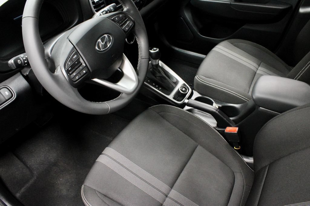 Used 2025 Hyundai Venue SEL FWD image 22