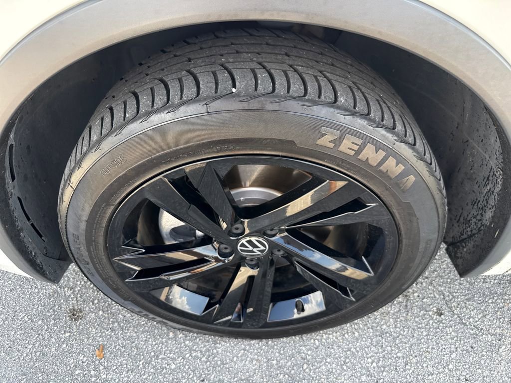 Used 2023 Volkswagen Tiguan SE R-Line image 13