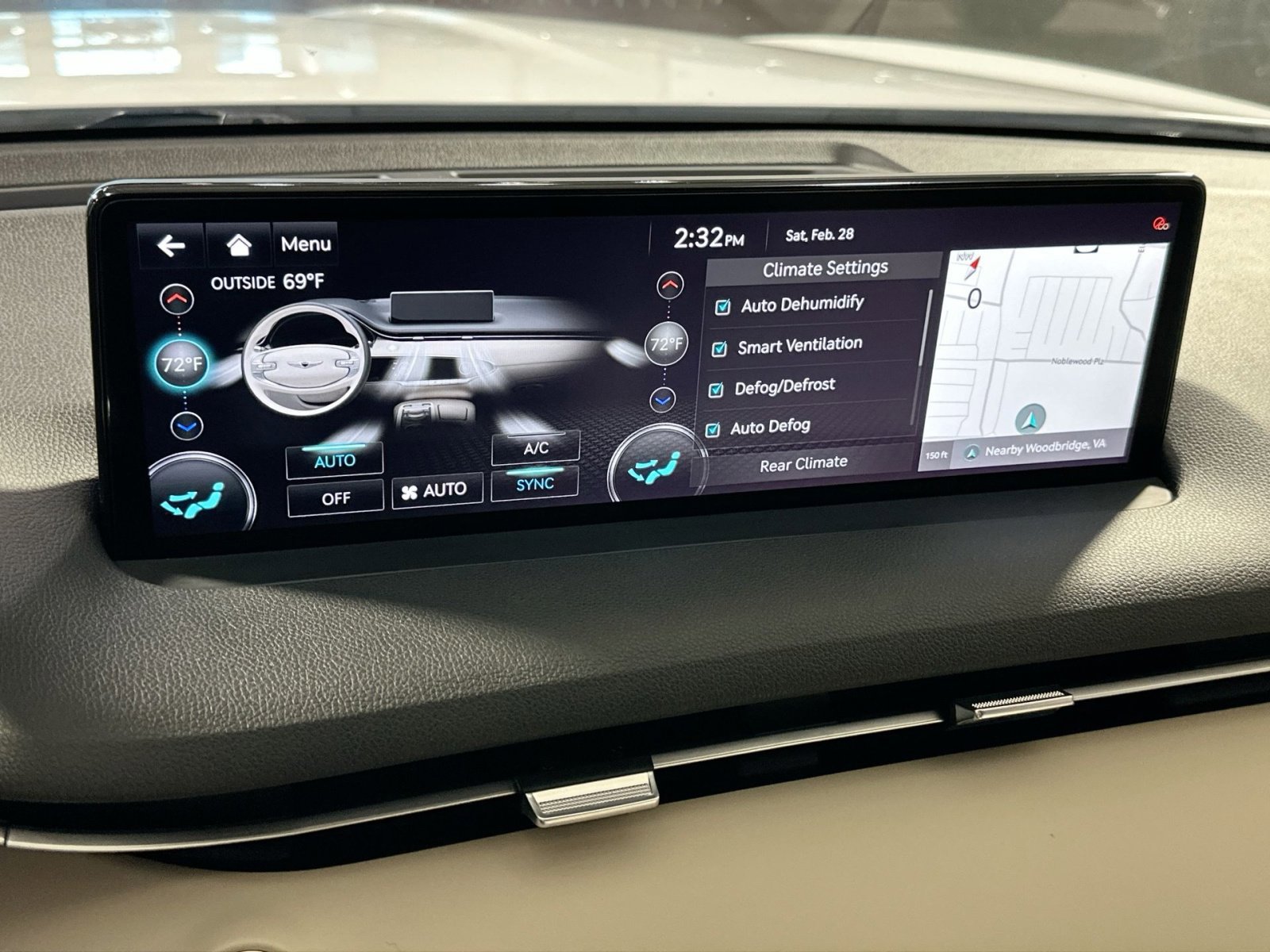 Used 2024 Genesis GV70 2.5T w/ Advanced Package image 25