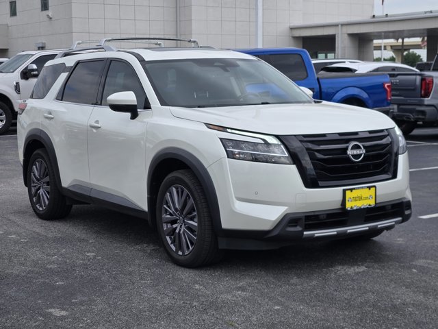 Used 2023 Nissan Pathfinder SL w/ SL Premium Package FWD image 3