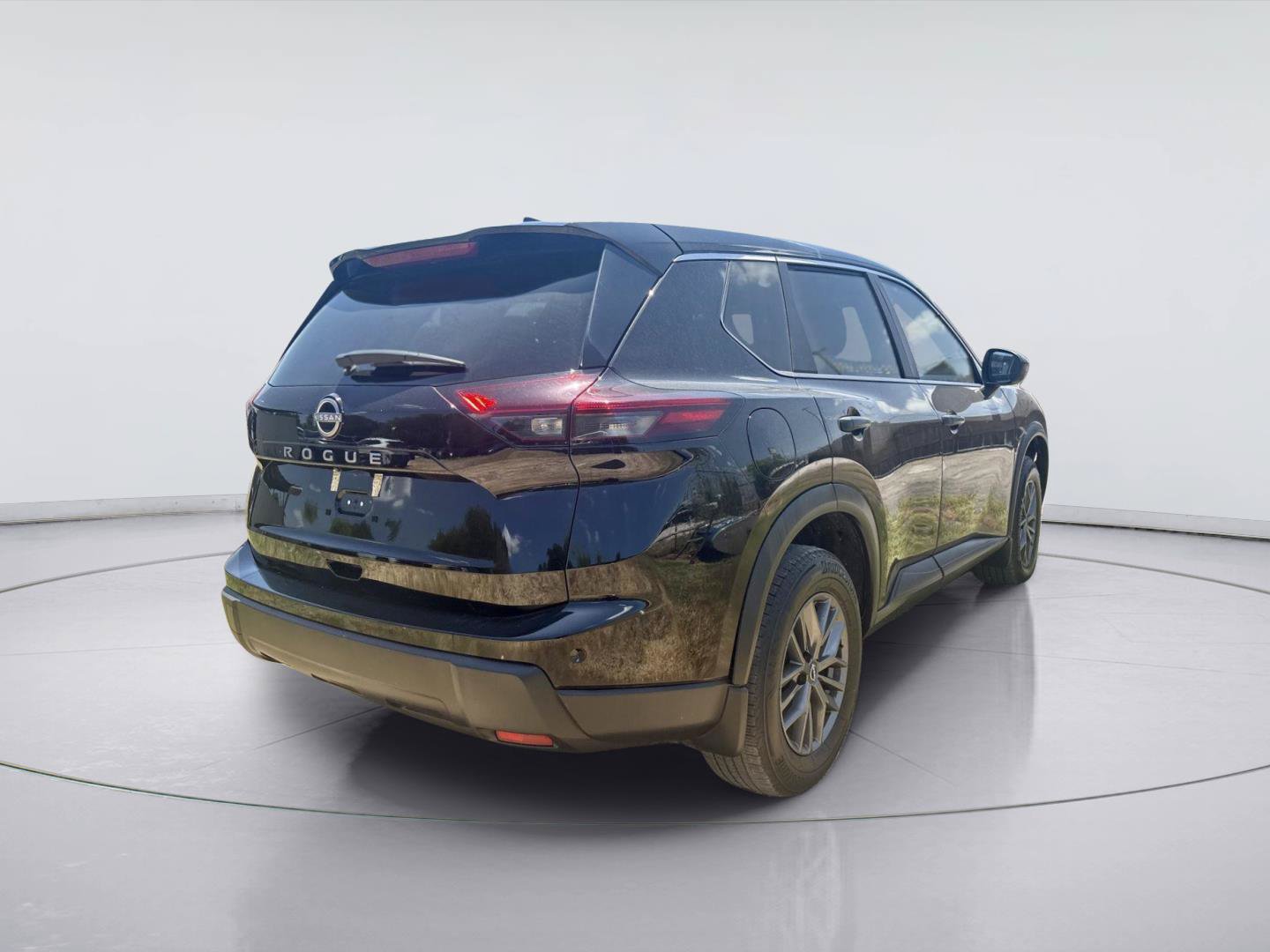 Used 2025 Nissan Rogue S FWD image 5