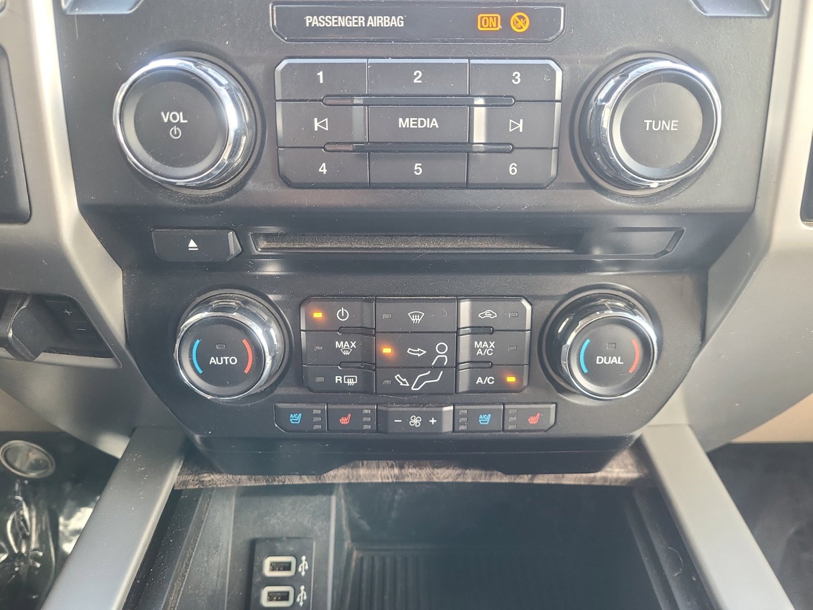 Certified 2017 Ford F250 Lariat w/ Chrome Package AWD/4WD image 31
