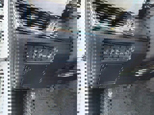 Used 2018 Toyota Avalon Limited image 17